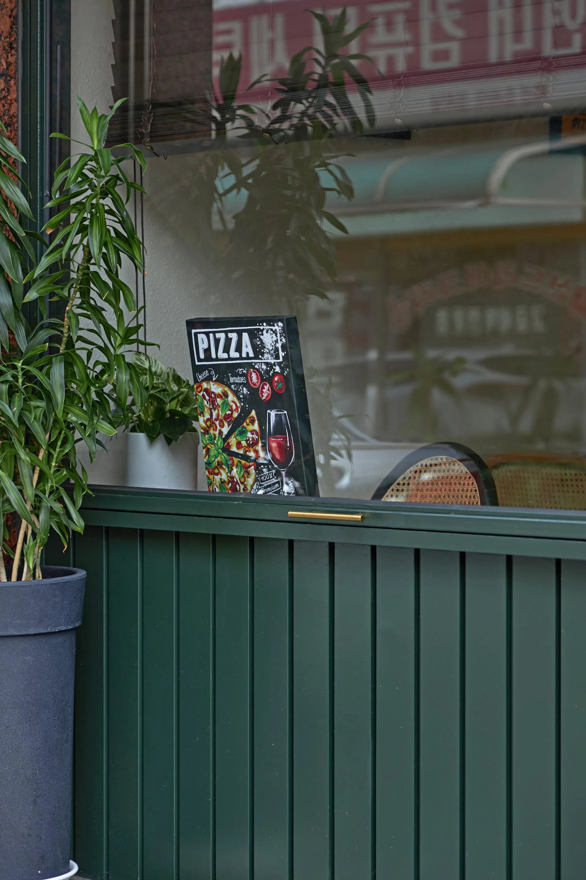 Sunny's Pizza 다이닝 인테리어 5